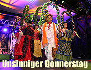 Unsinniger Donnerstag - Weiberfasching - Krawattenalarm am 04.02.2016.: Fasching 2016 in München: Der lange Tag der Scheren nicht nur auf dem Münchner Viktualienmarkt